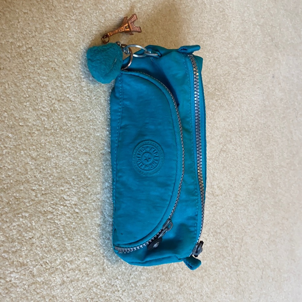 Kipling clutch